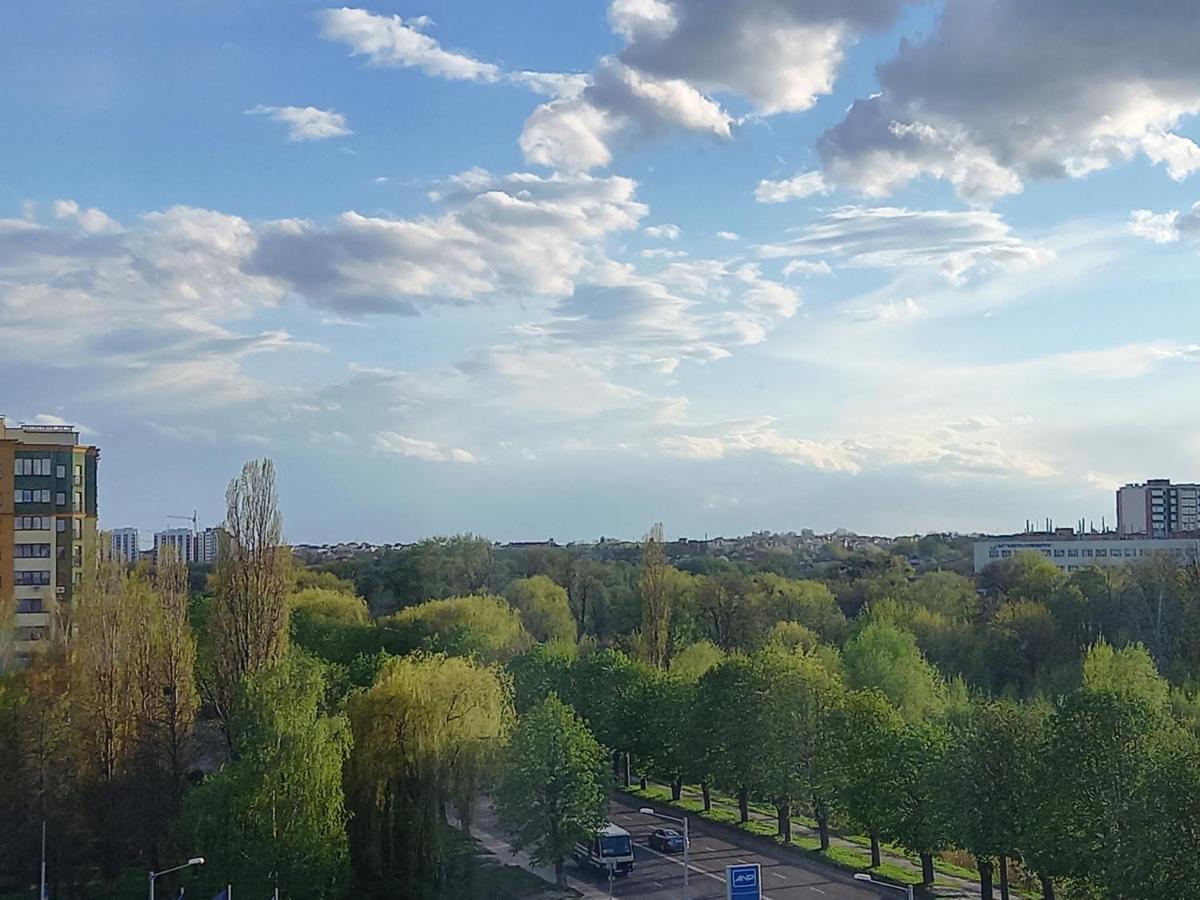 Апартаменти Люкс В Центрі, На Вулиці Набережна,10 З Парковкою Lutsʼk 外观 照片